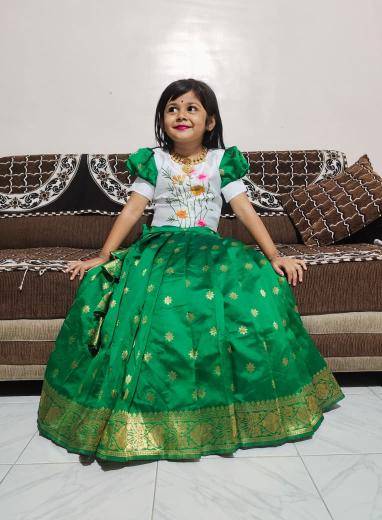 kids lehenga choli silk Children clothing warehouse in Ahmedabad